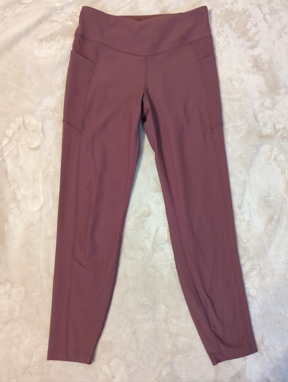 Old Navy High-Waisted Powersoft Ribbed 7/8 Pocket Leggings Size Medium NWOT